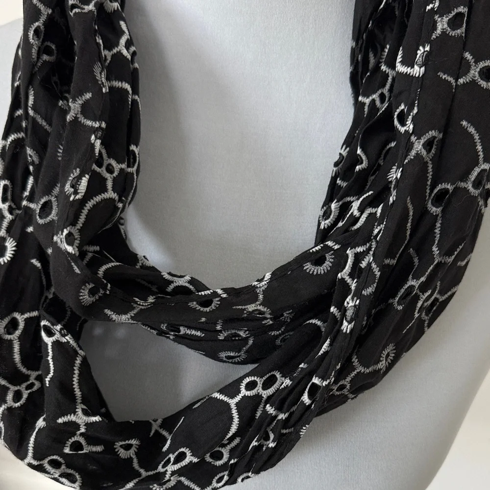 Chic Black and White‎ Patterned Scarf